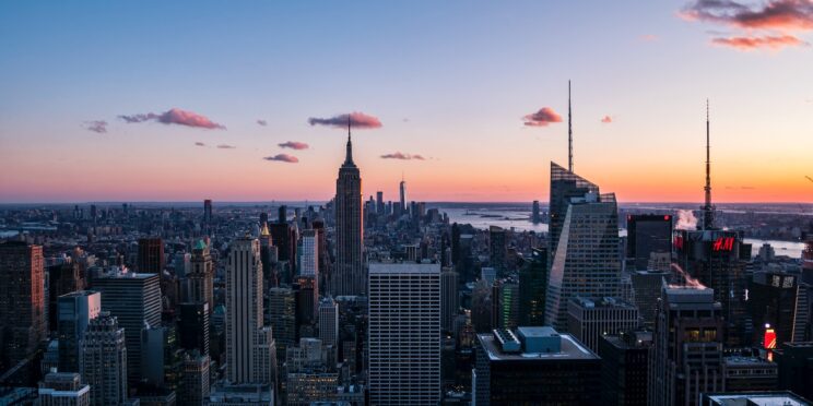 Imagen aerea de la ciudad de nueva york tomada al amanecer