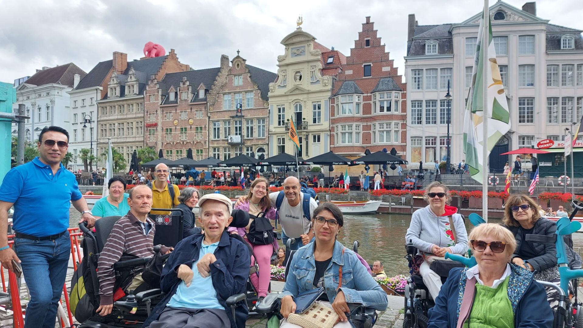 Un grupo de usuarios de silla de ruedas durante las fiestas de la octoberfest en Munich