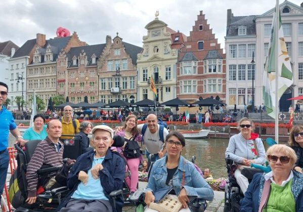 Un grupo de usuarios de silla de ruedas durante las fiestas de la octoberfest en Munich